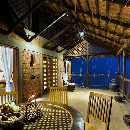 Saffronstays Villa 270, Dāpoli エクステリア 写真