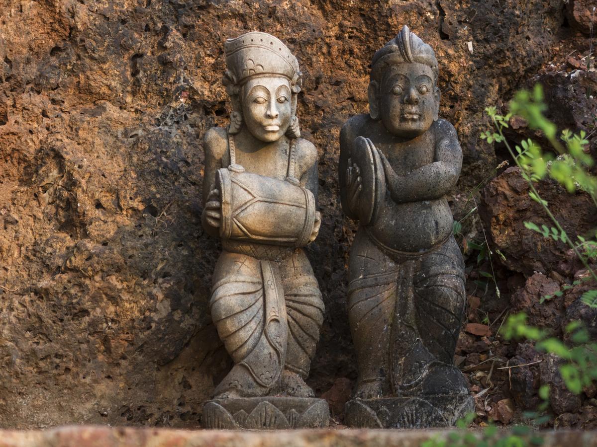 Saffronstays Villa 270, Dāpoli エクステリア 写真