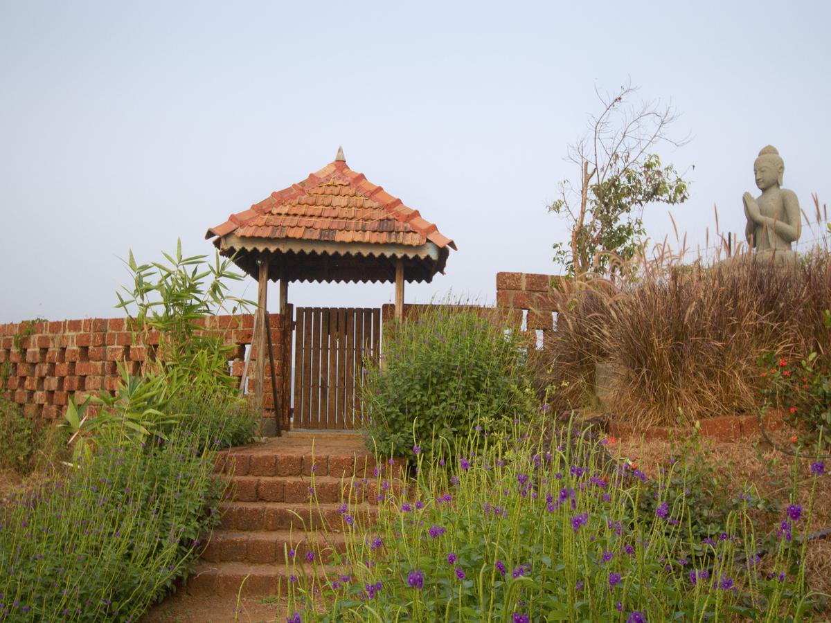 Saffronstays Villa 270, Dāpoli エクステリア 写真