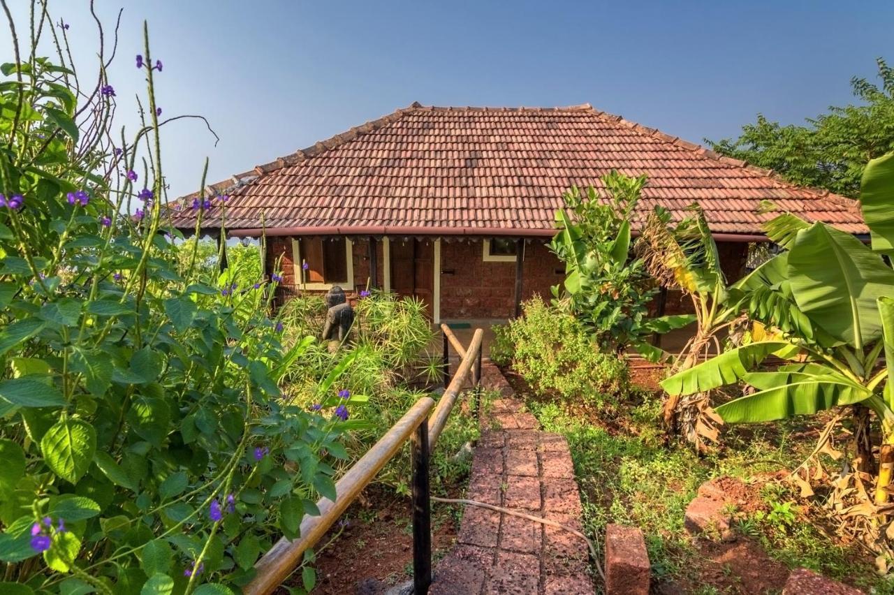 Saffronstays Villa 270, Dāpoli エクステリア 写真